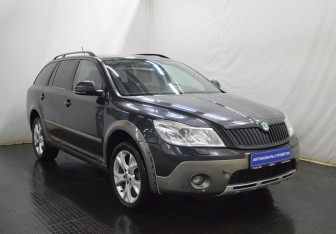 Подержанный автомобиль Skoda Octavia Wagon 2011 года (3 фото)