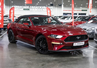 Подержанный автомобиль Ford Mustang Convertible 2019 года (9 фото)