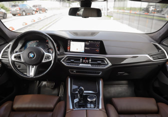 Подержанный автомобиль BMW X6 2020 года (14 фото)