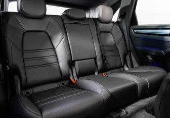 Подержанный автомобиль Porsche Cayenne 2018 года (33 фото)