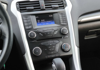 Подержанный автомобиль Ford Mondeo Sedan 2019 года (18 фото)