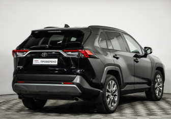 Подержанный автомобиль Toyota RAV4 2021 года (5 фото)