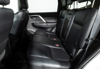 Подержанный автомобиль Mitsubishi Pajero Sport 2021 года (10 фото)