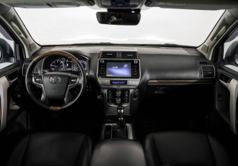 Подержанный автомобиль Toyota Land Cruiser Prado 2017 года (10 фото)