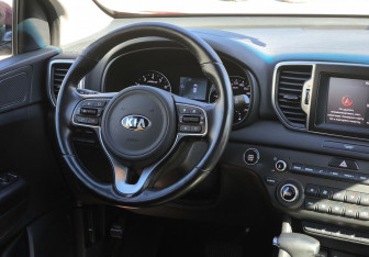 Подержанный автомобиль Kia Sportage 2017 года (18 фото)