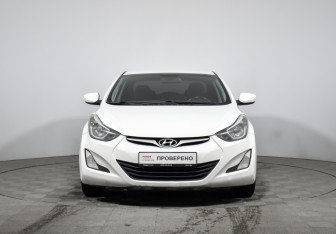Подержанный автомобиль Hyundai Elantra Sedan 2015 года (2 фото)