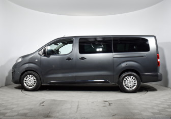 Подержанный автомобиль Peugeot Traveller 2018 года (8 фото)