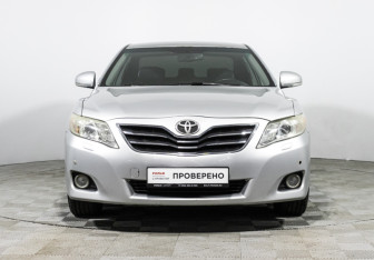Подержанный автомобиль Toyota Camry Sedan 2010 года (2 фото)