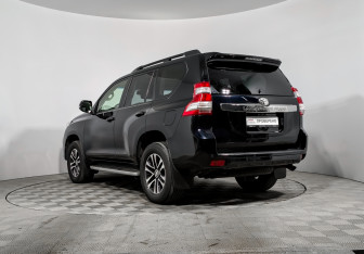 Подержанный автомобиль Toyota Land Cruiser Prado 2015 года (7 фото)