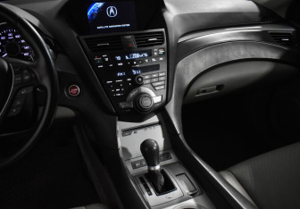 Подержанный автомобиль Acura ZDX 2012 года (22 фото)