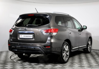 Подержанный автомобиль Nissan Pathfinder 2015 года (5 фото)