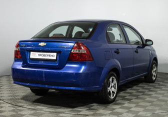 Подержанный автомобиль Chevrolet Aveo Sedan 2010 года (5 фото)