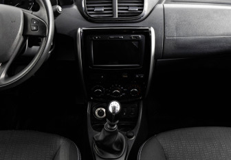 Подержанный автомобиль Nissan Terrano 2020 года (13 фото)