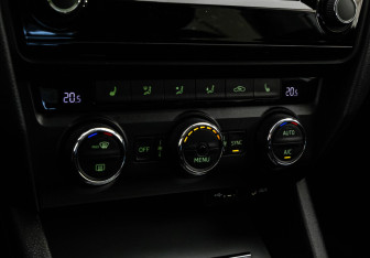 Подержанный автомобиль Skoda Octavia Liftback 2016 года (16 фото)