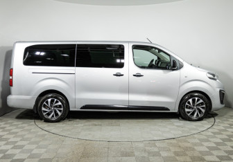 Подержанный автомобиль Peugeot Traveller 2019 года (4 фото)