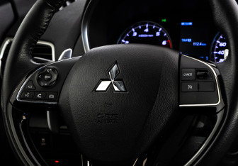 Подержанный автомобиль Mitsubishi Eclipse Cross 2018 года (12 фото)
