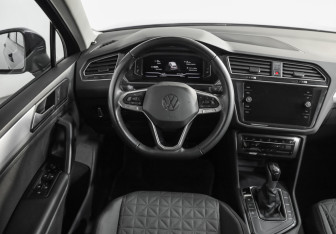 Подержанный автомобиль Volkswagen Tiguan 2021 года (11 фото)