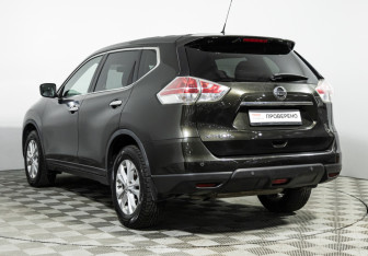 Подержанный автомобиль Nissan X-Trail 2016 года (7 фото)