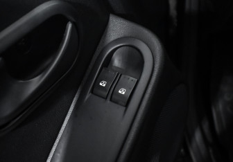 Подержанный автомобиль Renault Duster 2014 года (10 фото)