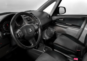 Подержанный автомобиль Suzuki SX4 Hatchback 2006 года (9 фото)