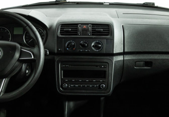 Подержанный автомобиль Skoda Fabia Wagon 2014 года (14 фото)