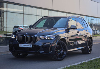 Подержанный автомобиль BMW X5 2020 года (1 фото)