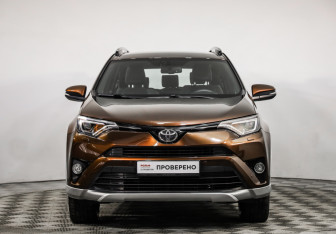 Подержанный автомобиль Toyota RAV4 2016 года (2 фото)