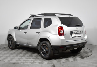 Подержанный автомобиль Renault Duster 2014 года (7 фото)