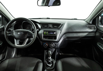 Подержанный автомобиль Kia Rio Sedan 2014 года (13 фото)