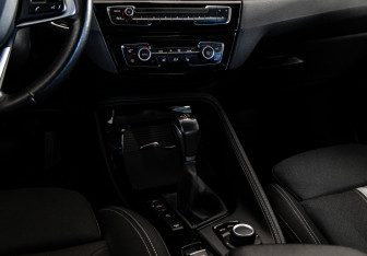 Подержанный автомобиль BMW X1 2017 года (16 фото)