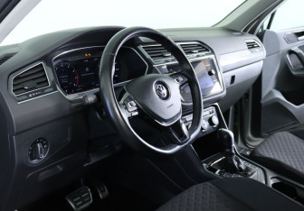 Подержанный автомобиль Volkswagen Tiguan 2018 года (16 фото)