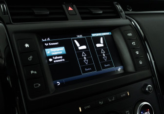 Подержанный автомобиль Land Rover Discovery 2017 года (22 фото)