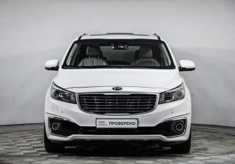Подержанный автомобиль Kia Carnival 2018 года (2 фото)