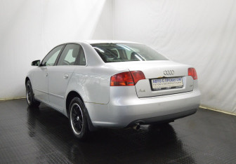 Подержанный автомобиль Audi A4 Sedan 2007 года (7 фото)