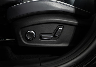 Подержанный автомобиль Geely Atlas 2024 года (24 фото)