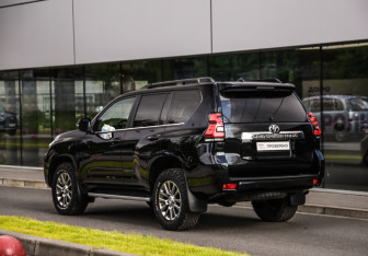 Подержанный автомобиль Toyota Land Cruiser Prado 2018 года (8 фото)