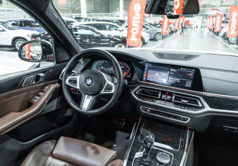 Подержанный автомобиль BMW X7 2020 года (35 фото)