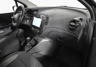 Подержанный автомобиль Renault Kaptur 2018 года (12 фото)