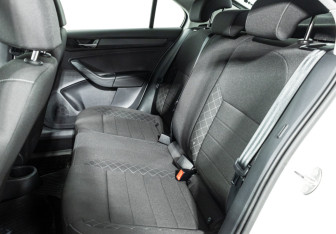 Подержанный автомобиль Skoda Rapid Liftback 2022 года (10 фото)