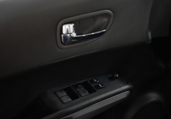 Подержанный автомобиль Nissan X-Trail 2008 года (17 фото)