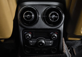 Подержанный автомобиль Jaguar XJ 2016 года (80 фото)