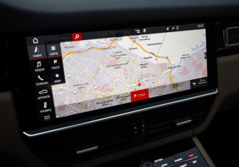 Подержанный автомобиль Porsche Cayenne 2018 года (21 фото)