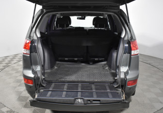 Подержанный автомобиль Citroen C-Crosser 2010 года (20 фото)