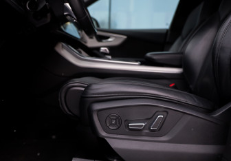 Подержанный автомобиль Audi Q8 2019 года (30 фото)