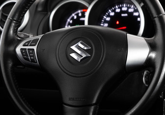 Подержанный автомобиль Suzuki Grand Vitara 2012 года (11 фото)