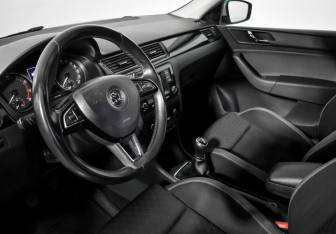 Подержанный автомобиль Skoda Rapid Liftback 2015 года (9 фото)