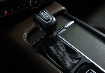 Подержанный автомобиль Volvo V90 Cross Country 2017 года (19 фото)