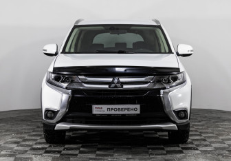 Подержанный автомобиль Mitsubishi Outlander 2017 года (2 фото)