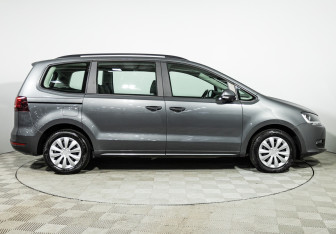 Подержанный автомобиль Volkswagen Sharan 2019 года (4 фото)