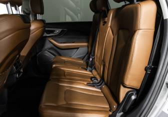 Подержанный автомобиль Audi Q7 2016 года (10 фото)